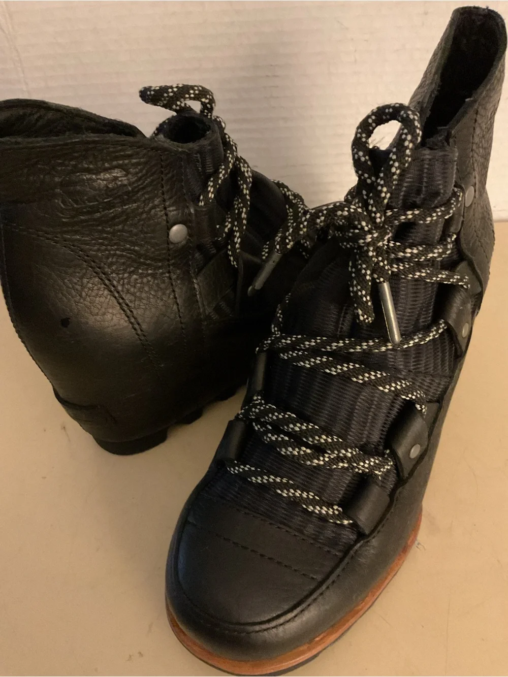 Sorel women black leather platform waterproof boots US 5